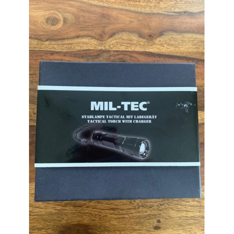 Taktická baterka s dobíječkou