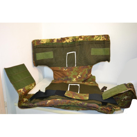 Italská balistická vesta s příslušenstvím v potisku vegetato