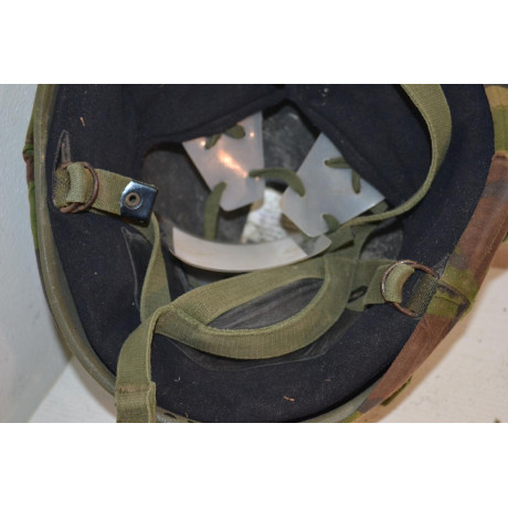 Britská balistická výsadkářská helma M76