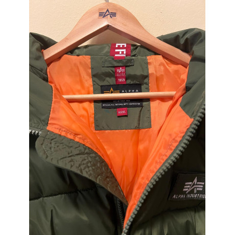 Bunda Alpha Industries HOODED PUFFER ALPHA FD, barva Dark green
