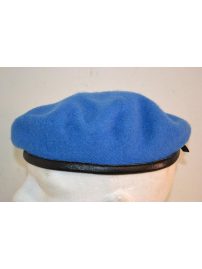 Orig. britský vojenský baret určený pro mise OSN, světle modrý, nový