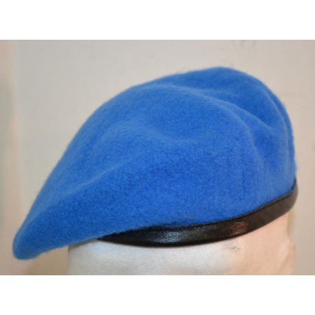 Orig. britský vojenský baret určený pro mise OSN, světle modrý, nový