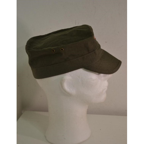 Rakouská polní čepice s odznakem pro horské jednotky, použitá